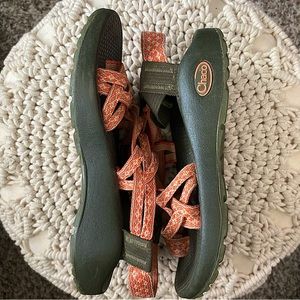 Chaco size 5 orange Aztec